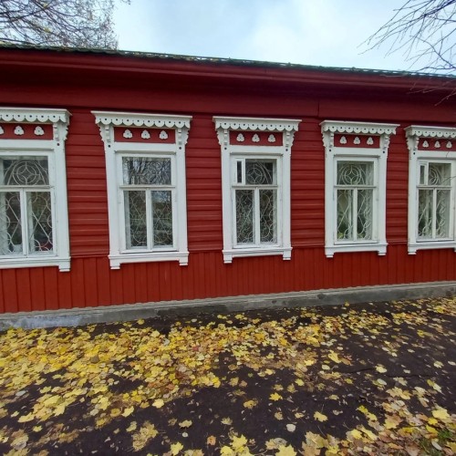 Заглянуть за наличник — разглядеть Кострому!