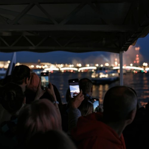 Пять разводных мостов — на теплоходе с гидом