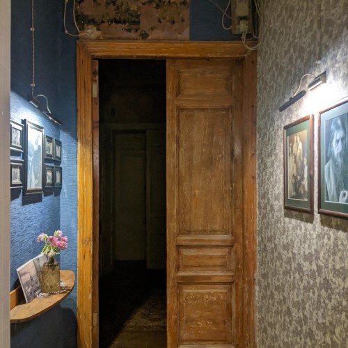 В квартиру Распутина — в составе мини-группы