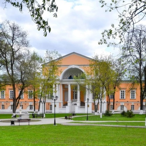 Чудеса Басманного района: дракон, горох и аленький цветочек