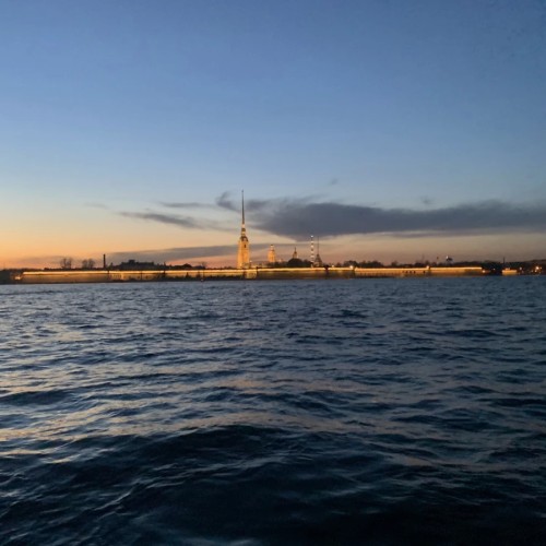 Город горожан: по Петербургу на уютном катере