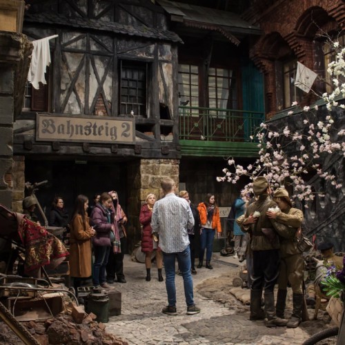 Пропавшие в кинохронике: экскурсия по иммерсивной инсталляции «Ленфильма»