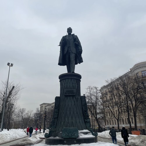 Сретенка: смешение святого и грешного