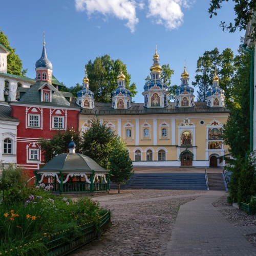 Туда, где оживает история: Псков, Пушкинские Горы, Печоры и Изборск