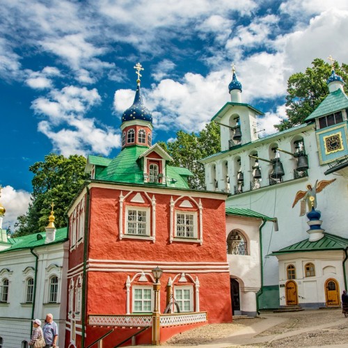 Автобусный тур в Великий Новгород, Псков и Изборск: главные места и погружение в историю