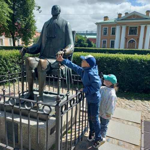 По следам Петра Великого: групповая прогулка для взрослых и детей