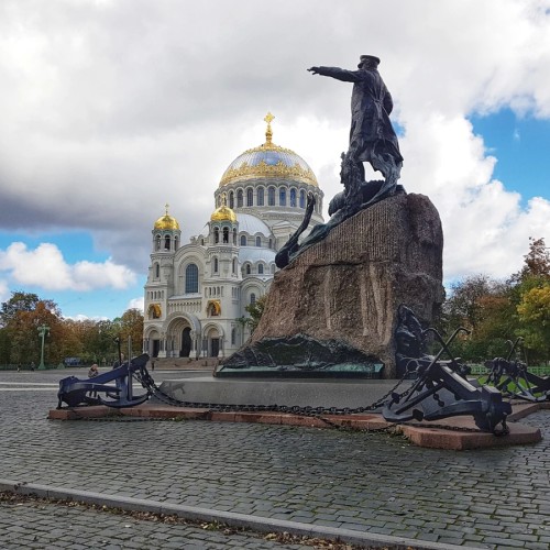 Петергоф и Кронштадт на автомобильной экскурсии