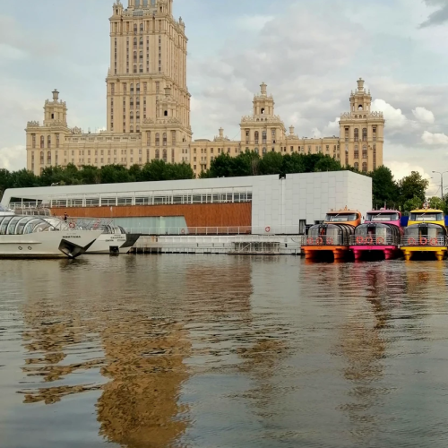 На речном трамвайчике от Киевского вокзала до парка «Фили»