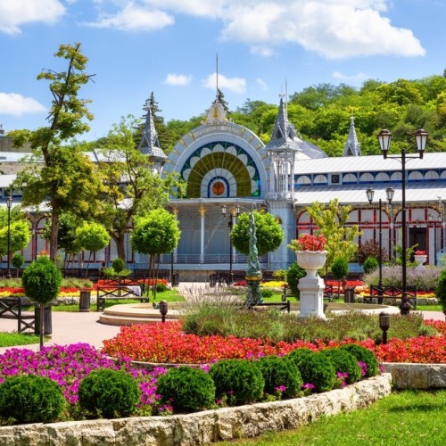 Индивидуальная перезагрузка на водах Кавказа: термы, сауны и прогулки по курортам