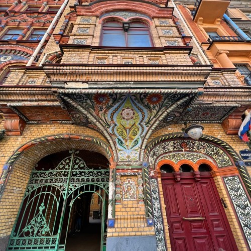 Душа Петербурга: парадные, дома и тайные дворы