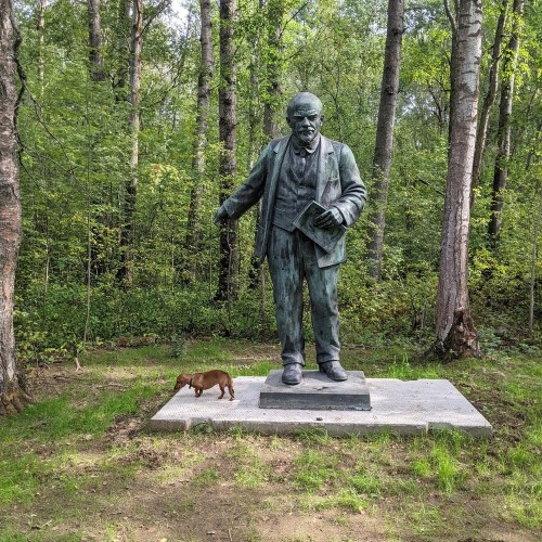 Едем с таксой по ленинским местам Петербурга