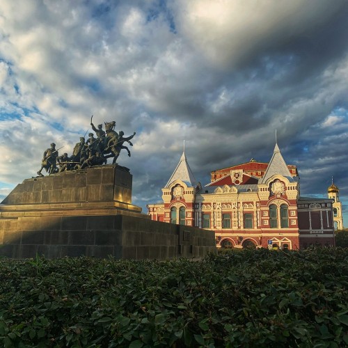 Самара: перекрёсток времён и событий (на вашем авто)