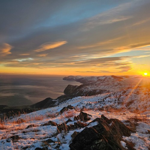 Лёд, мысы и  скалы: по Ольхону в мини-группе