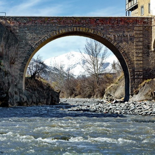 Редкие локации Южного Дагестана: восхождение на Шалбуздаг и аулы-призраки