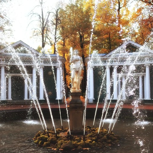 Фонтаны Петергофа для детей и их родителей