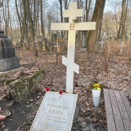 Смоленское кладбище: светский взгляд