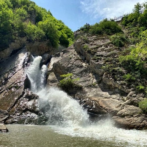 Хучнинский водопад и экраноплан «Лунь»