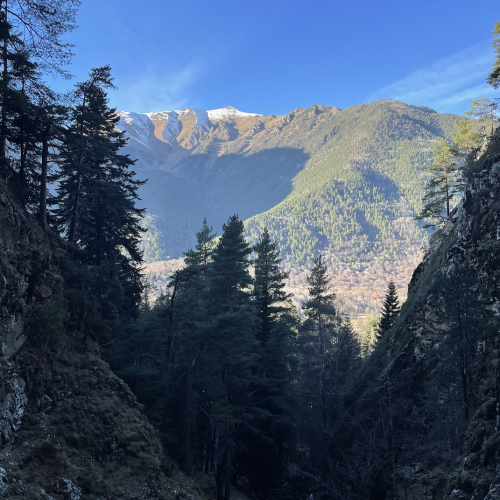 Небольшой компанией по Домбаю: от пещер до вершин и озёр