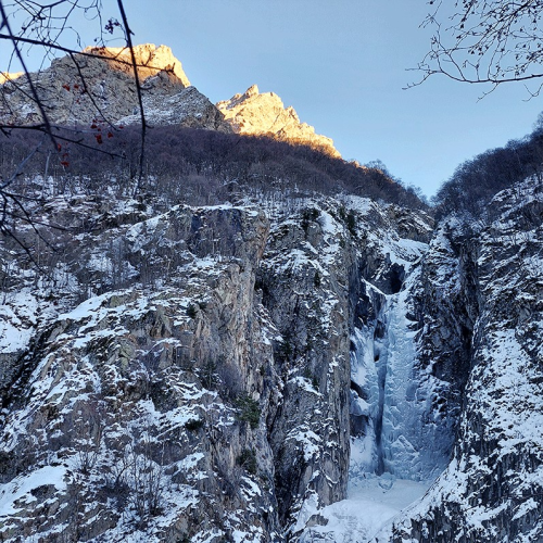 В снежную Верхнюю Балкарию на новогодние праздники: треккинг налегке с проживанием в гостинице