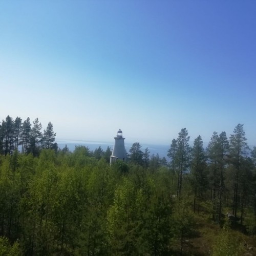 Своей компанией по Карелии: первобытные послания у Онежского озера, Кижи и прогулка на катере