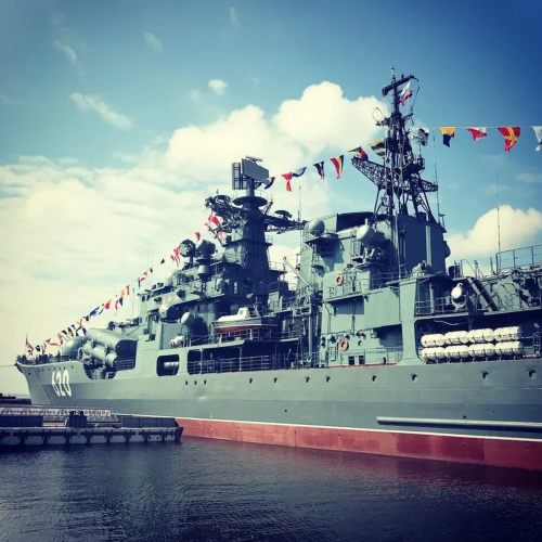 Город воинской славы: в Кронштадт — из Петербурга