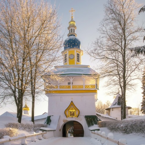 В Псков, Изборск и Печоры на внедорожнике: поездка только для вашей компании