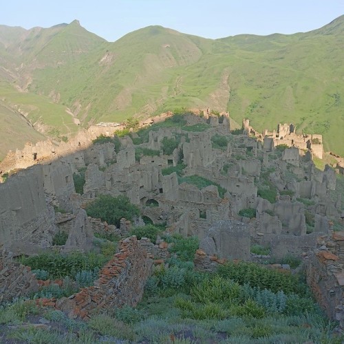 Редкие локации Южного Дагестана: восхождение на Шалбуздаг и аулы-призраки