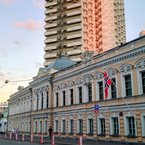 Аристократическая и посольская Поварская