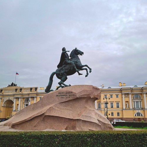 Полуденный выстрел и колоннада Исаакиевского собора