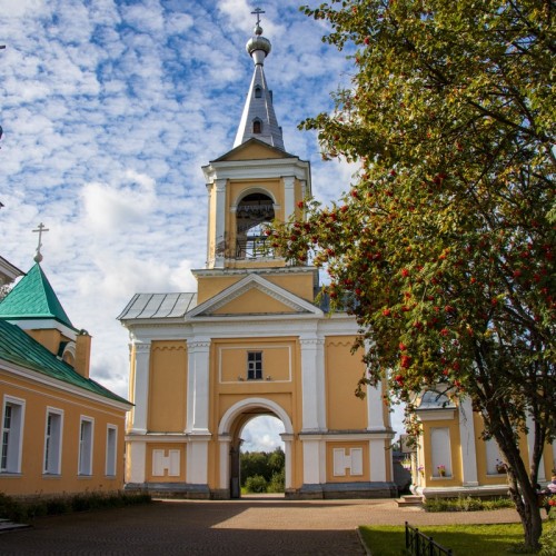 Из Петербурга к древним монастырям