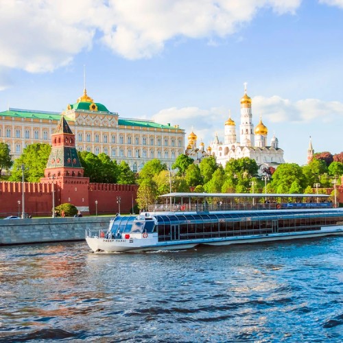 Прогулка на панорамном теплоходе «Ривер Палас» по центру Москвы с обедом или ужином