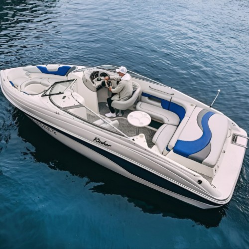 Прогулка на открытом катере — от центра Петербурга до новых кварталов у воды