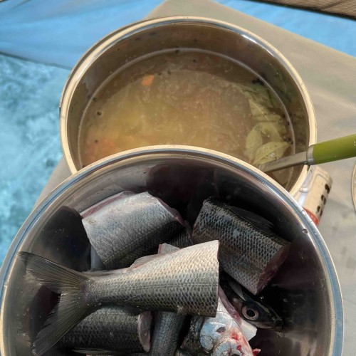 Зимняя рыбалка на льду Байкала своей компанией