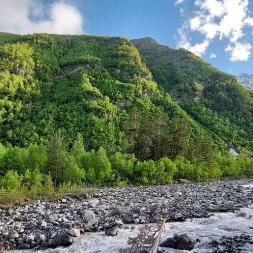 Нетипичное Приэльбрусье: треккинг налегке к 4 высокогорным озёрам с проживанием в гостинице