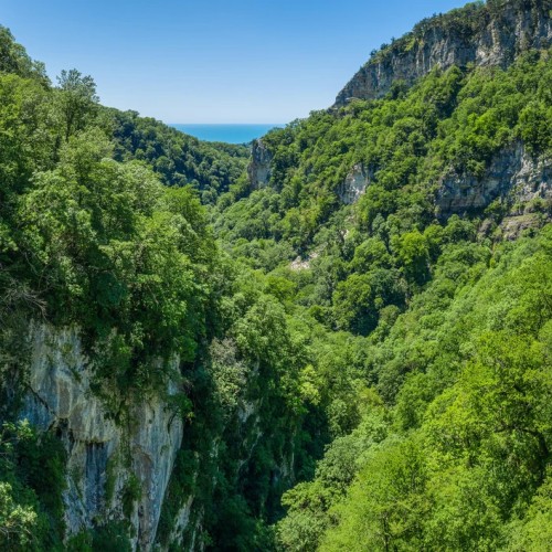 Два в одном: Агурское ущелье и Орлиные скалы