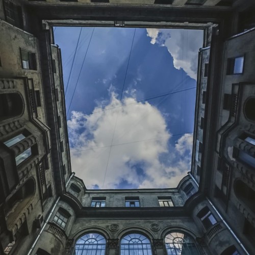 С гидом-проводником — по дворам и парадным Петроградской стороны