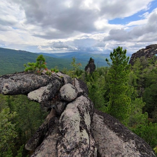 Индивидуальный поход на Кутурчинское Белогорье: причудливые скалы и кедровая тайга (всё включено)