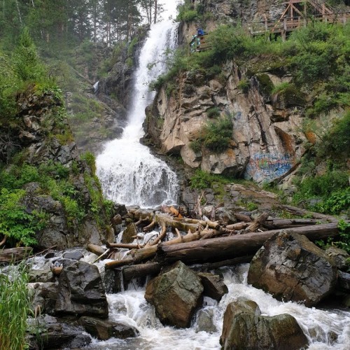 «Бирюзовая Катунь»: водопад, пещеры и горная пасека