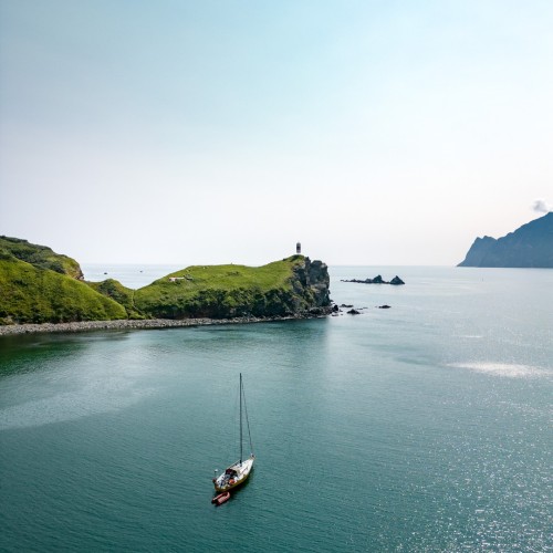 В мини-группе по Камчатке: вулканы, Тихий океан и дикие термальные источники