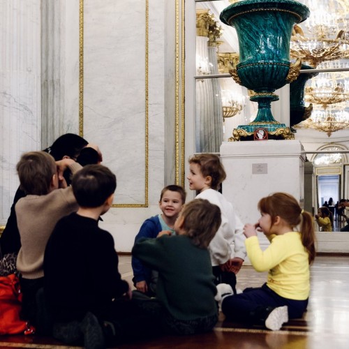Экскурсия для детей «Каменная шкатулка Эрмитажа: малахит, лазурит и мозаика»