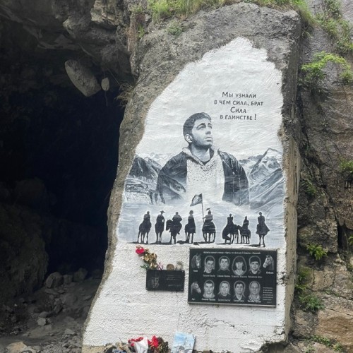 Автотрип по Северной Осетии: ущелья, башни, арт-объекты