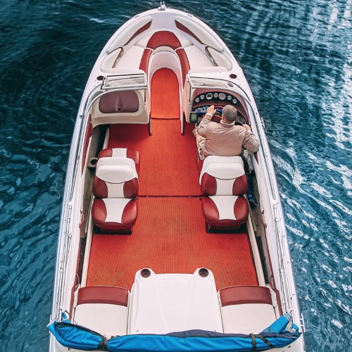 Прогулка на открытом катере — от центра Петербурга до новых кварталов у воды