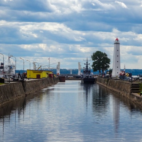 Город-крепость Кронштадт и Нижний парк Петергофа