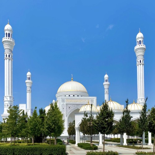 Впечатляющая Чечня в мини-группе: горы, озёра, современные мечети и средневековые башни