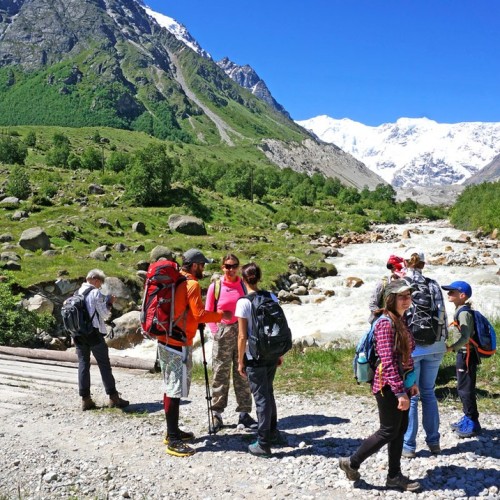 Перезагрузка в Безенги с проживанием в палатках: треккинг к ледникам, водопадам и диким турам