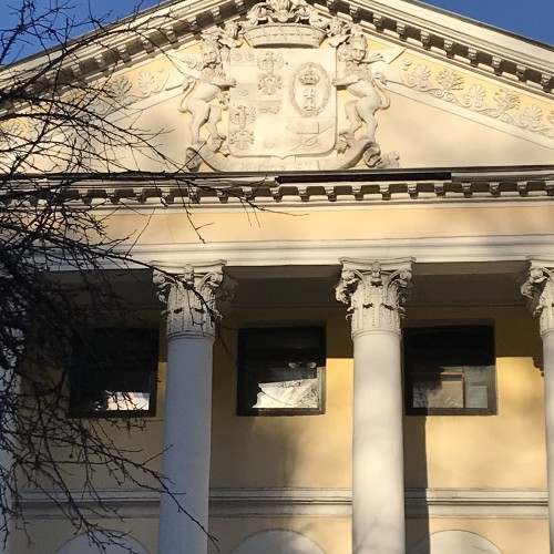 «Разрешите представиться. Маяковский»