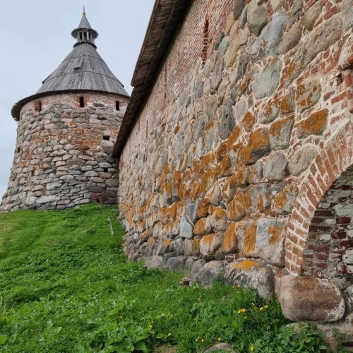 Ваше персональное путешествие вглубь веков: петроглифы, Кижи и Соловецкий монастырь