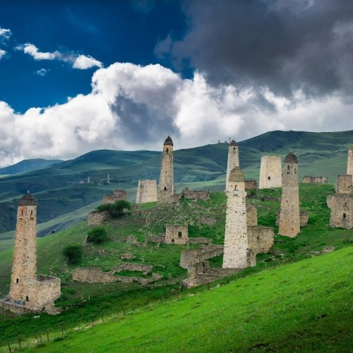 Неделя в окружении гор: башни Ингушетии, тёплая атмосфера Грузии и уют Владикавказа