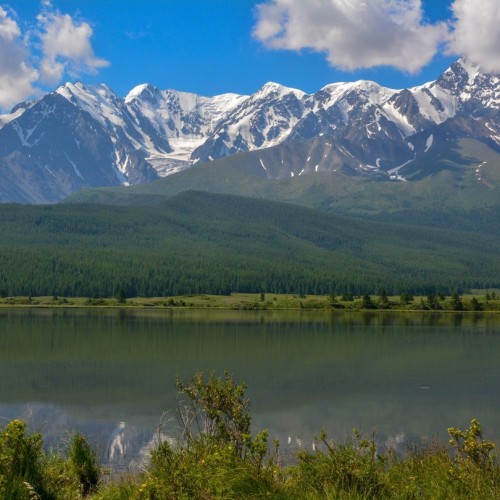 Знакомство с Алтаем своей компанией: снежные вершины, кристальные озёра и заповедные тропы