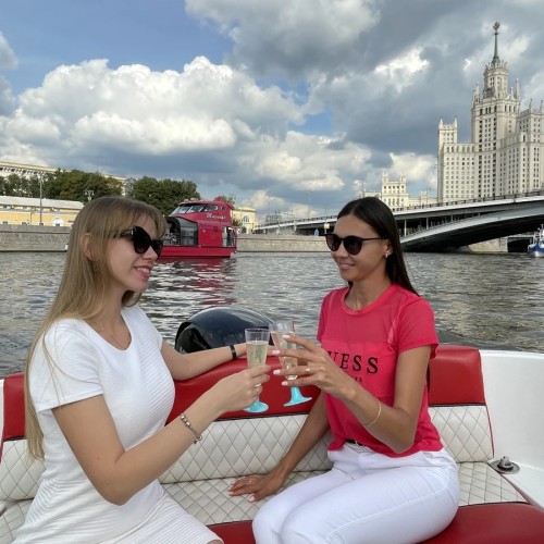 Большое путешествие по Москве-реке на катере